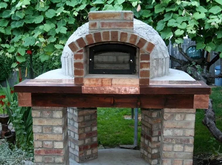 Esempio di forno a legna artigianale