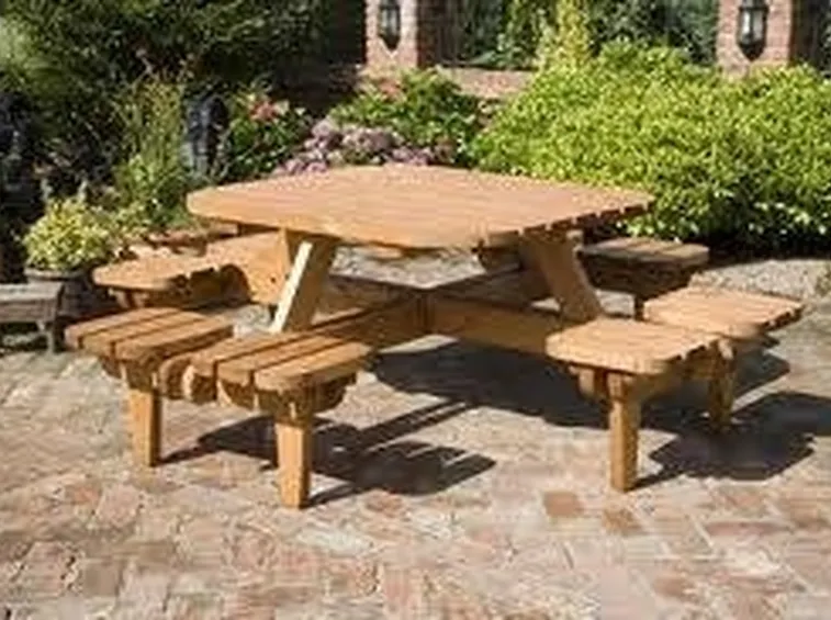 tavolo da esterno in legno