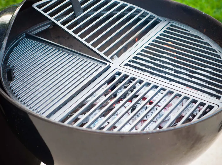 Particolare tipologia di barbecue in ferro.