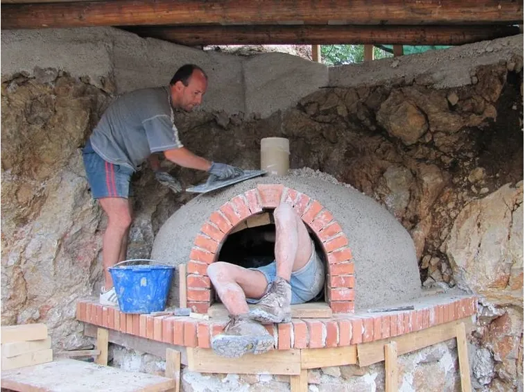Forno a legna in argilla