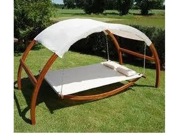 dondolo per giardino in legno