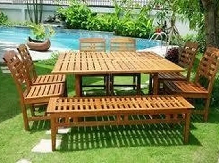 tavolo da giardino in legno