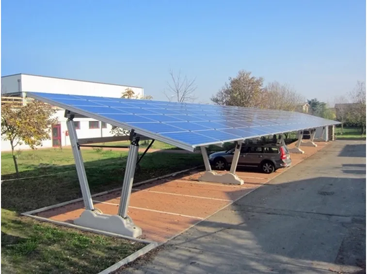 Pensiline fotovoltaiche in alluminio.
