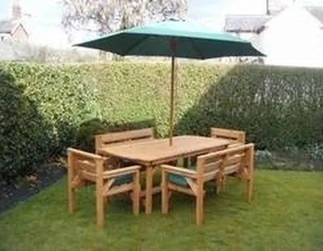 tavolo in legno da giardino