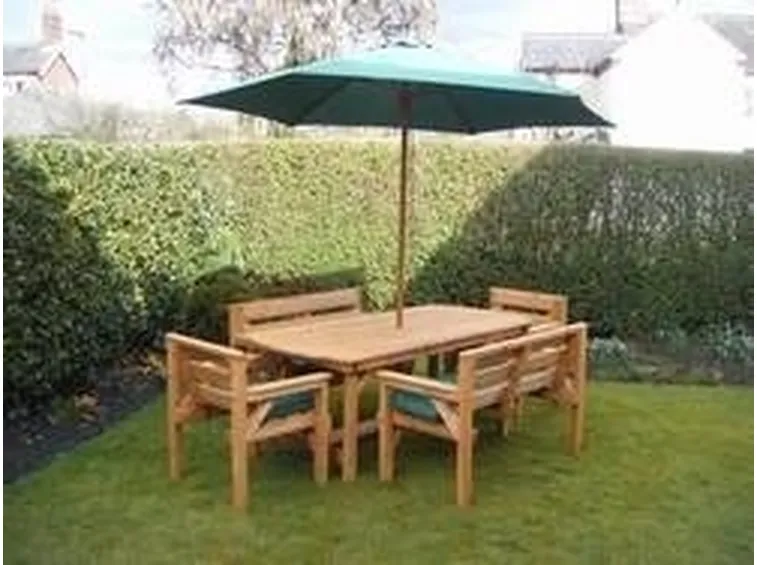 tavolo in legno da giardino