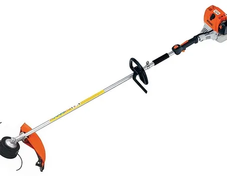 Decespugliatore Stihl con testa rotante avente filo in dotazione.