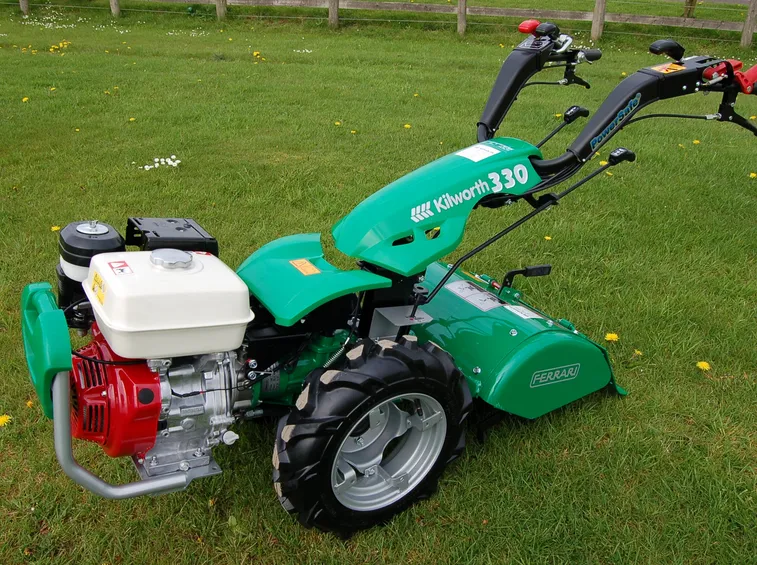 Ottimo motocoltivatore verde