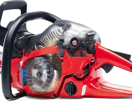 Veduta del motore di una motosega Jonsered