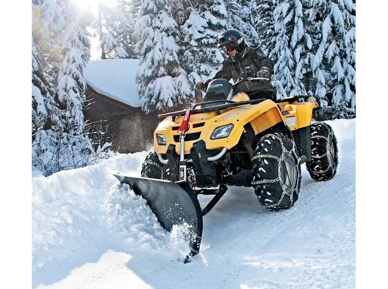 Lama spazzaneve montata su quad