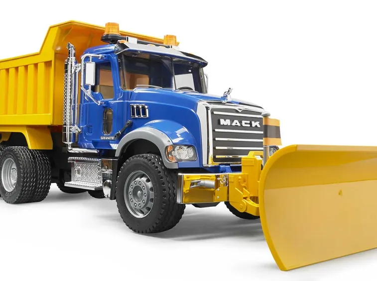 Lama spazzaneve montata su camion