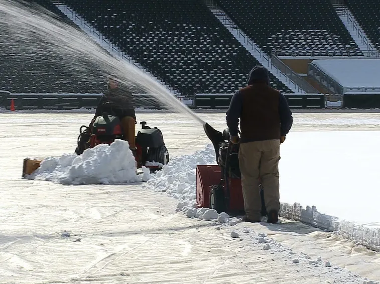 turbine da neve in azione su stadio