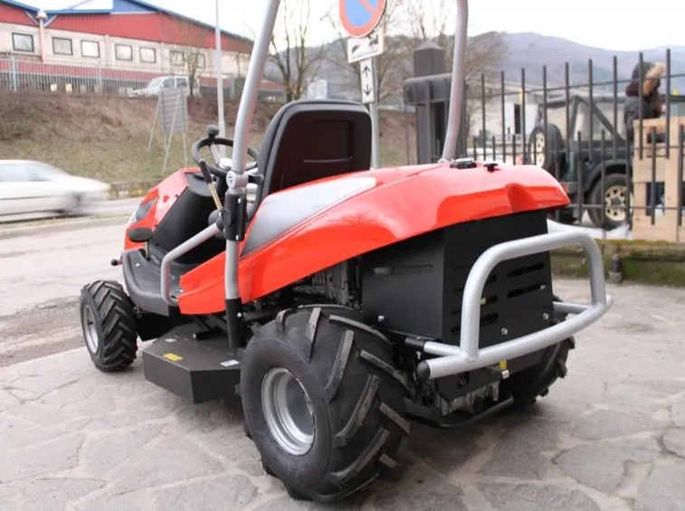 Trattorino tagliaerba