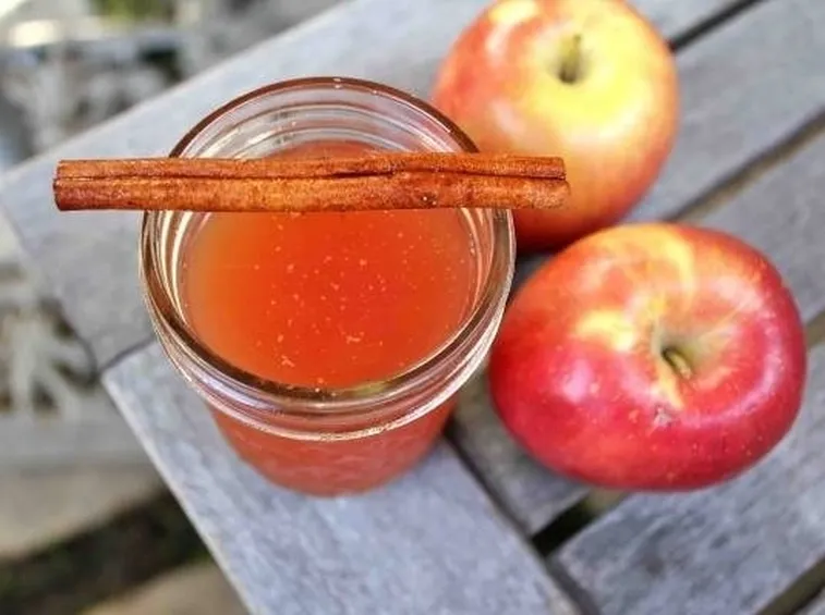 Una semplice e facile idea per un dessert gustoso, a base di mele.