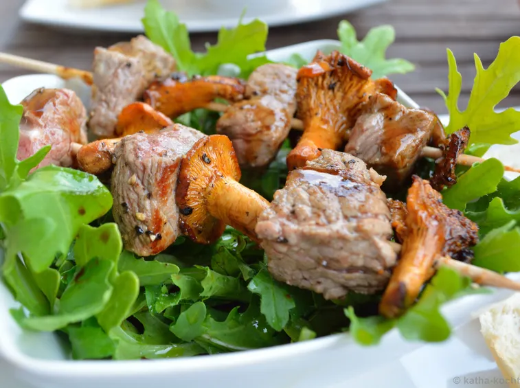 Spiedini con carne e finferli