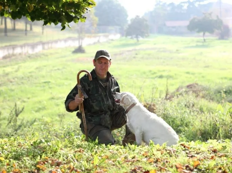 Un trifolao e il suo cane