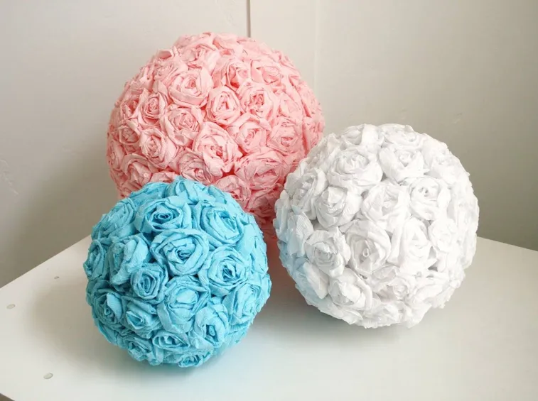 fare fiori di carta crespa
