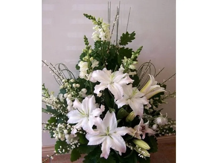 composizione floreale chiesa