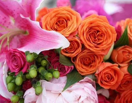 Bouquet di rose lilium e ortensia