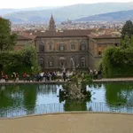 Vista di Palazzo Pitti dal giardino di Boboli