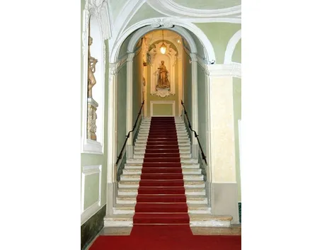 La scala d’ingresso di Palazzo Patrizi