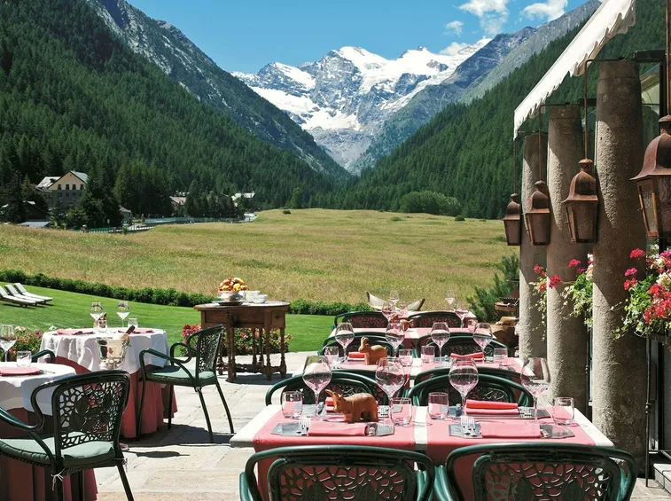 Rifugio nel Parco del Gran Paradiso con vista sul ghiacciaio