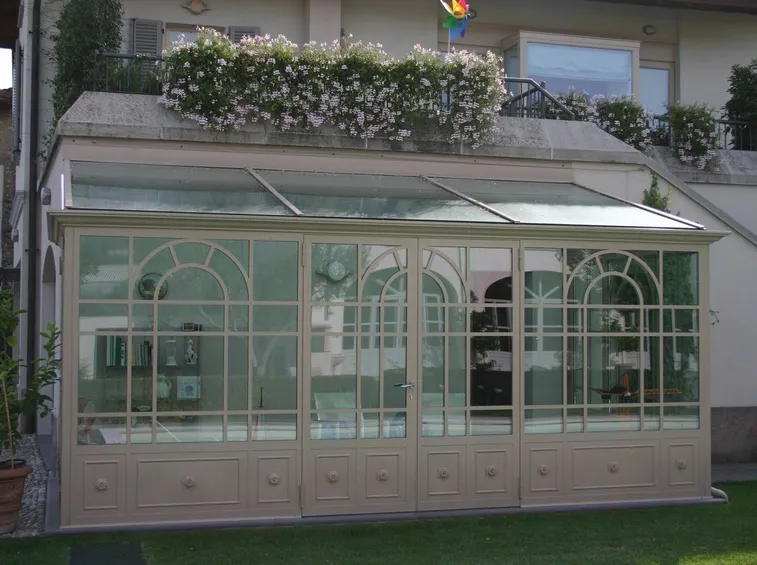 serra solare di grosse dimensioni