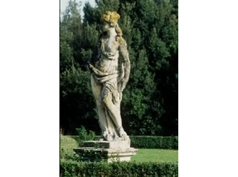 statue varie