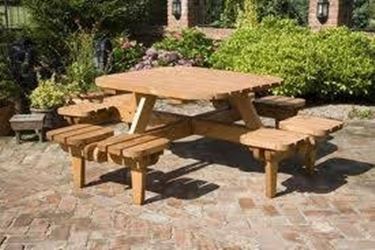 tavolo da esterno in legno