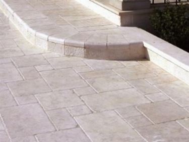 Posa di un pavimento per esterno accessori da esterno posa di un ... Come piastrellare un giardino