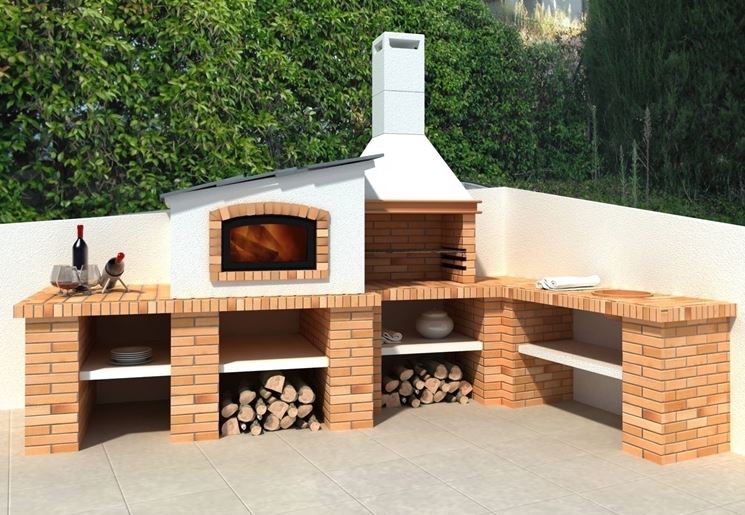 Comodo e moderno barbecue in muratura con varie basi di appoggio e vani