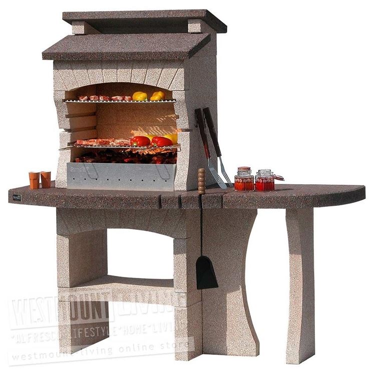 Un barbecue preasseblato con tavolino