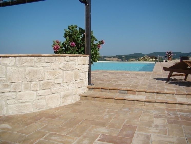 Come scegliere le piastrelle antiscivolo per esterno pavimenti per ... Materiali per rivestimenti esterni