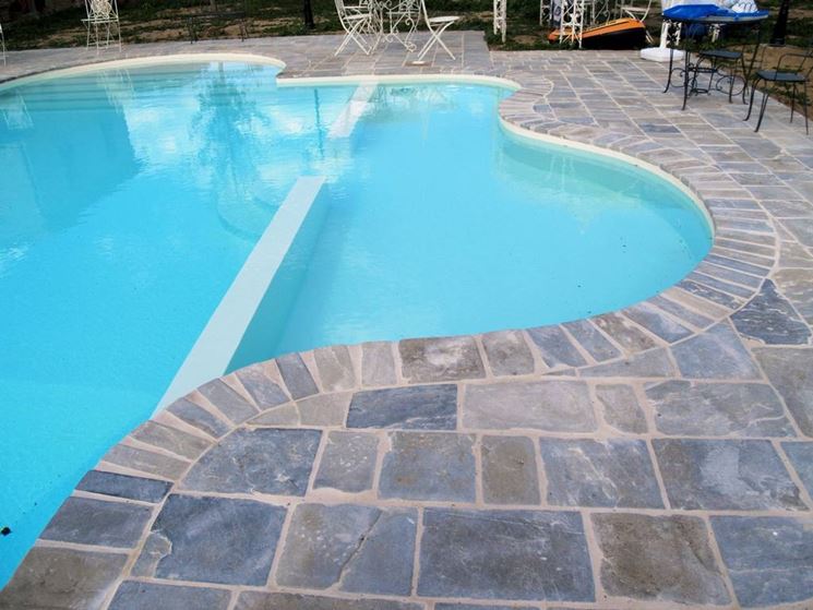 Pavimentazioni per piscine pavimenti per esterni pavimento da ... Pavimentazione per bordo piscina