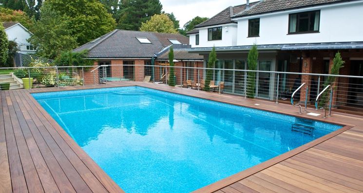 Pavimentazione in legno per piscine