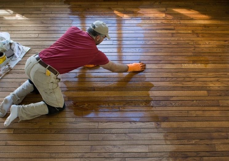 Pulizia e manutenzione di un parquet