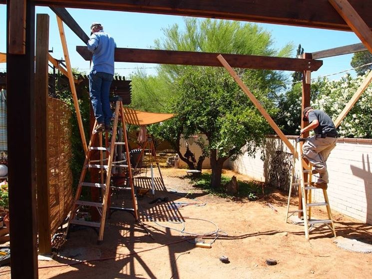 Costruire un pergolato pergole tettoie giardino Fare un pergolato