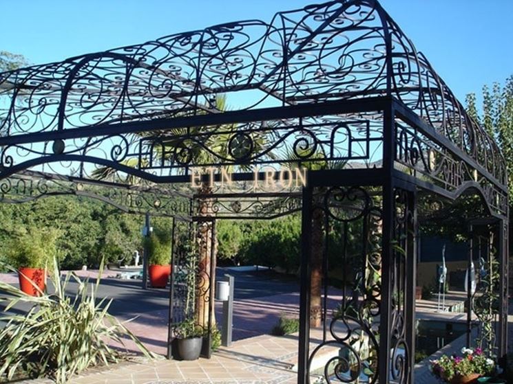 Pensiline in ferro battuto pergole tettoie giardino ... Pergolati in ferro battuto
