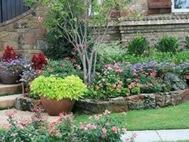 Aiuole in pietra progettazione giardino Aiuole da giardino con sassi