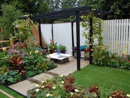 140 arredare piccoli giardini oltre 25 fantastiche idee su balconi ... Arredare giardini piccoli