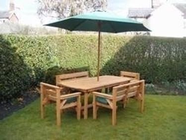 tavolo in legno da giardino