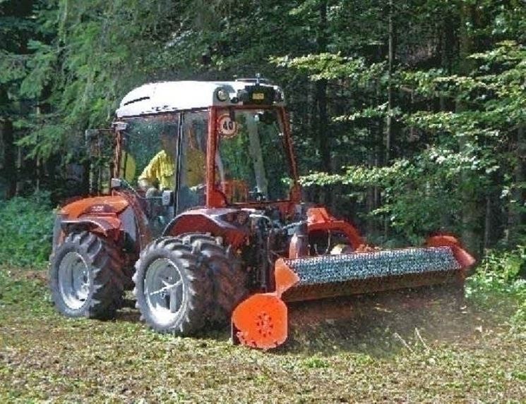 Trincasarmenti professionale al lavoro