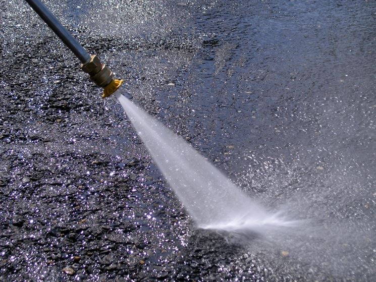 Particolare dell'acqua in uscita dall'uggello.