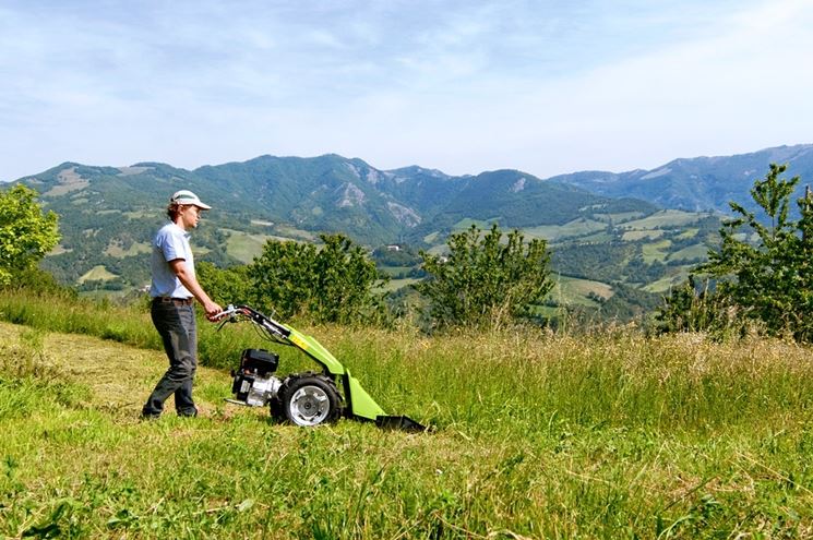 Motocoltivatore Grillo con barra falciante