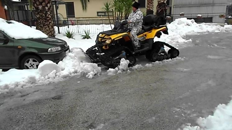 Quad spazzaneve cingolato