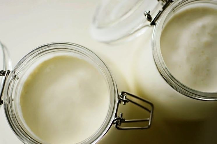 Crema viso fatta in casa per uomo