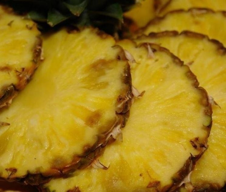 L'ananas  uno dei cibi diuretici pi conosciuti e pi apprezzati