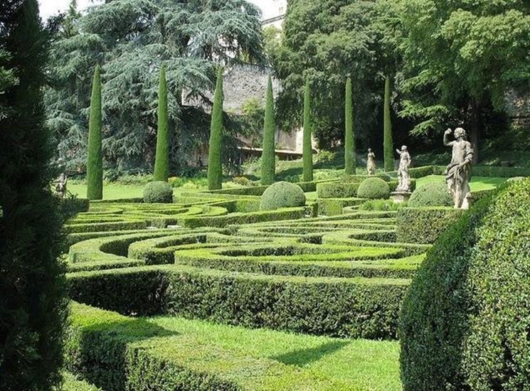 Giardino Giusti, le statue allegoriche