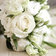 Bouquet da sposa con Lisianthus e Rosa