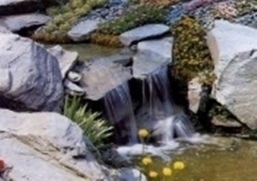 cascate in giardino roccioso
