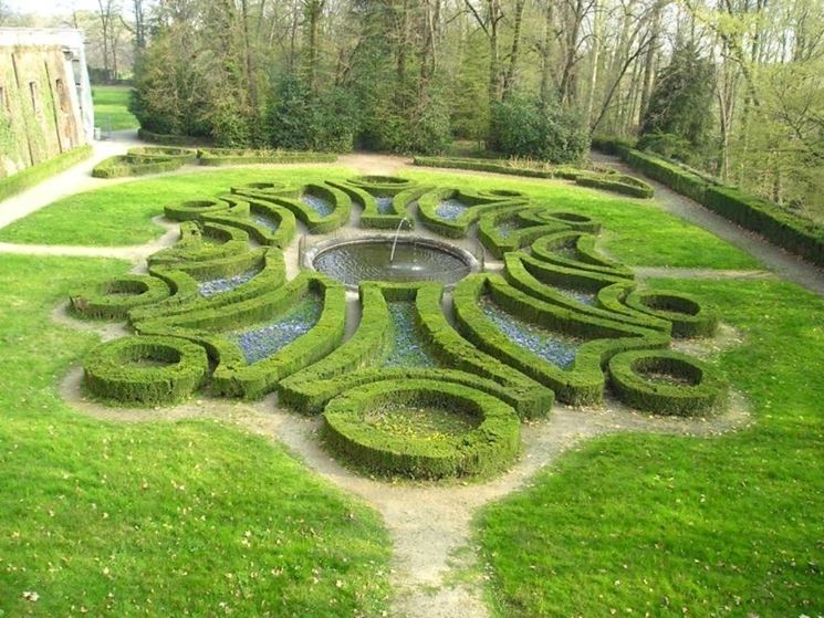 Siepi basse nel giardino al'italiana